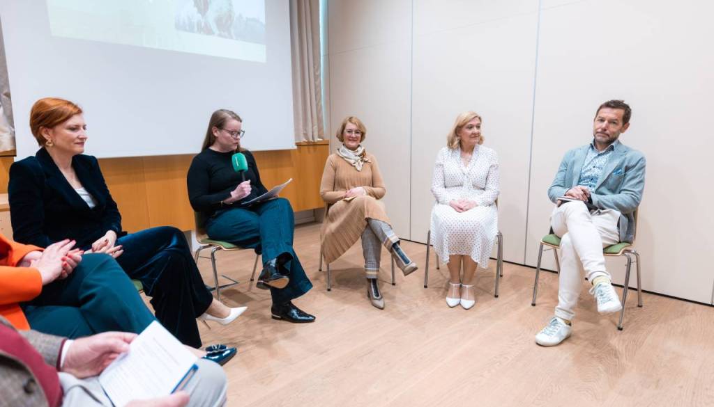 FOTO in VIDEO: Vsi predstavniki strank za več denarja kulturi, a kdo bo plačal račun?