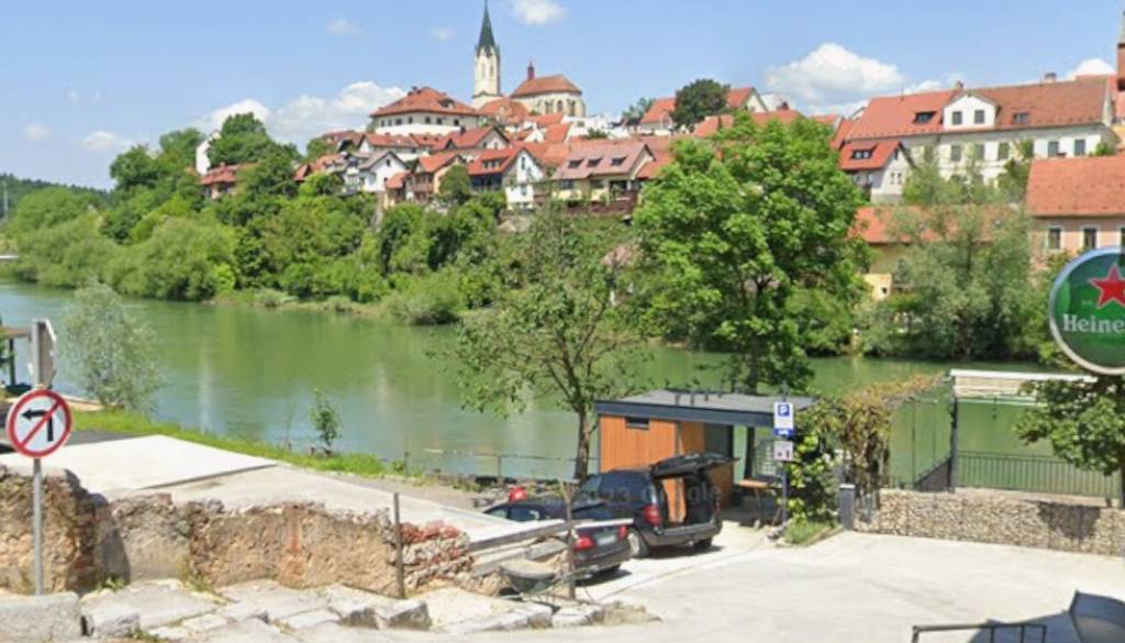 Oddaja se novomeški lokal na eni najbolj prepoznavnih lokacij dolenjske. Ob najemu tudi visoki pogoji