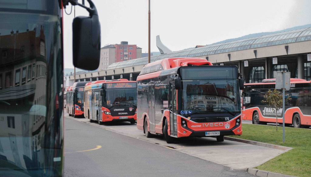 Sto let javnega prevoza v Mariboru, kaj sledi? Več električnih avtobusov, pametna križišča in vrnitev »harmonik«