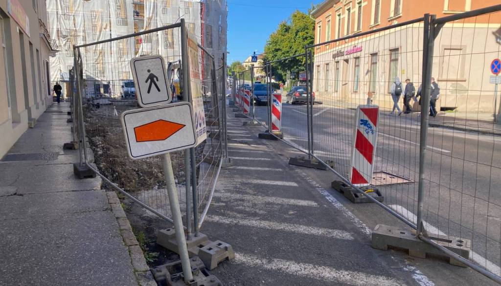 Kako napredujejo dela pri upravni enoti? Občina: Rekonstrukcija križišča trenutno na polovici
