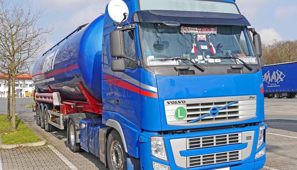 Brez goriva se lahko Slovenija ustavi, opozarjajo prevozniki