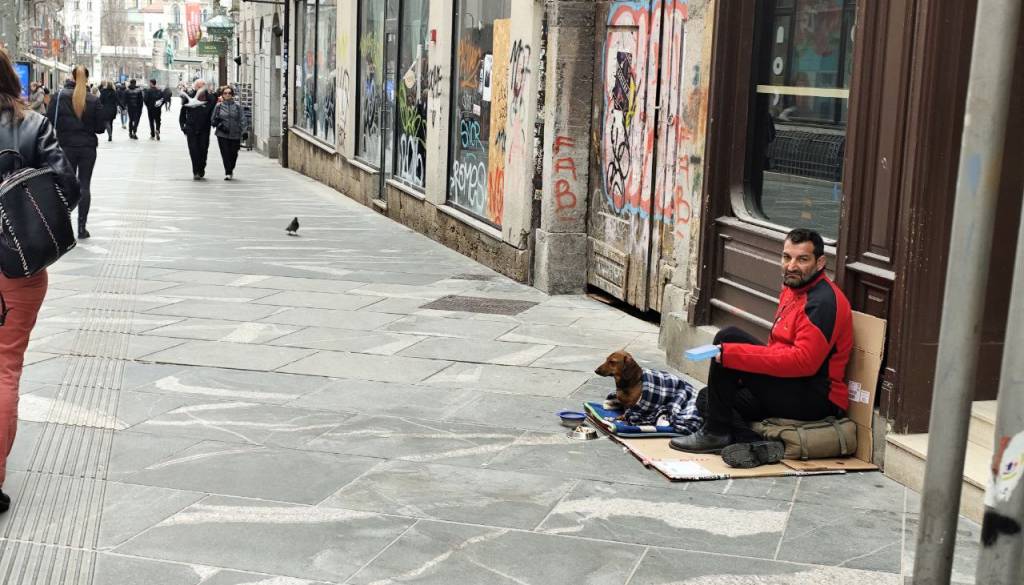 FOTO: Razbita Čopova, smeti in izginjajoča Zdravljica – občina odgovarja, a rešitev ni vidna