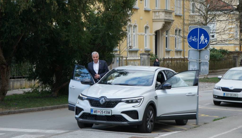 FOTO in VIDEO: Arsenovič je zunaj, ujeli smo njegovo prvo izjavo po pridržanju