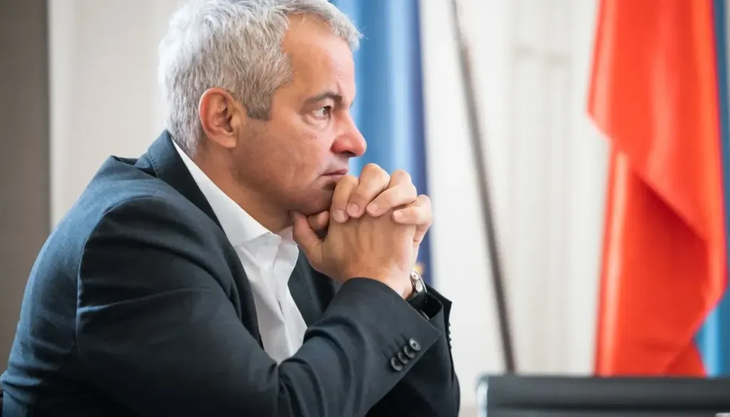 Vse oči uprte vanj: Saša Arsenovič bo po preiskavah stopil pred kamere