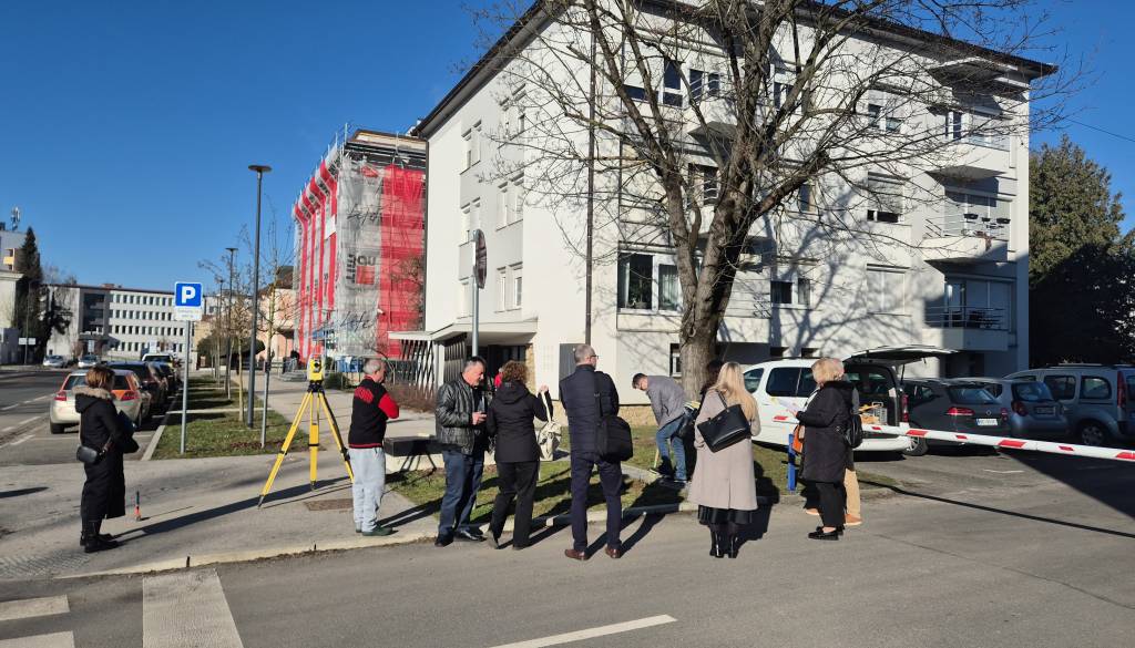 V petih letih 15 pozivov sodišča, Sobočanci želijo urejena pripadajoča zemljišča