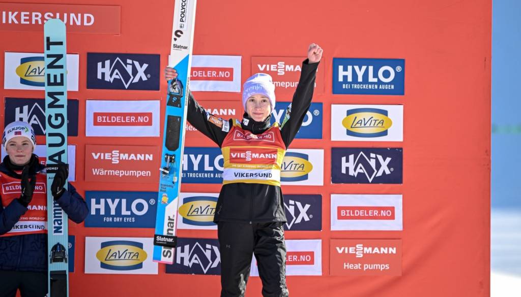 Finalno serijo v Vikersundu odpihnilo, Nika Prevc na stopničkah