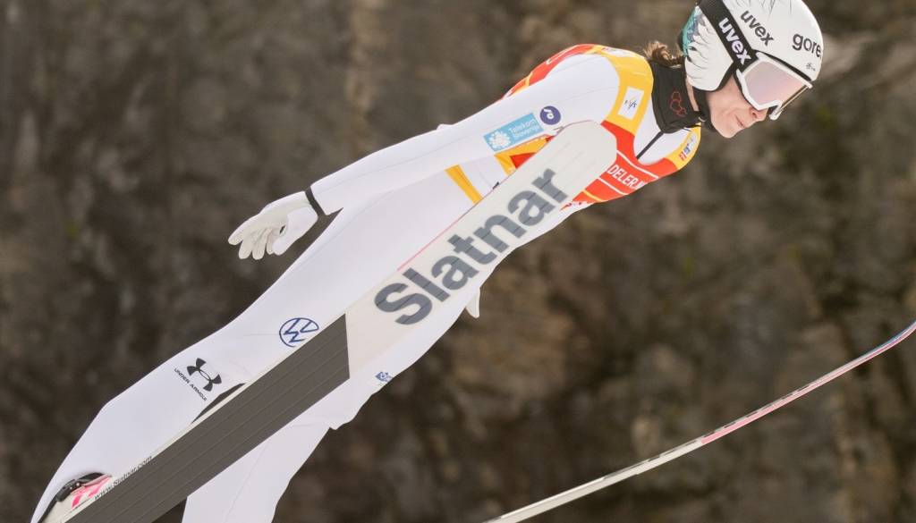 Nika Prevc druga v Vikersundu, finalno serijo odpihnil veter