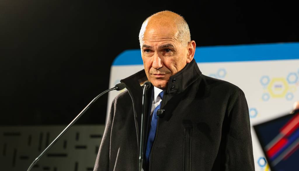 FOTO in VIDEO: Janša v štabu SDS omenja nezakonitost pri predčasnih volitvah
