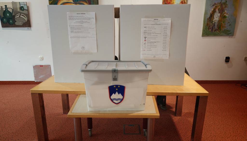 Večja volilna udeležba kot pred štirimi leti, na dveh voliščih prišlo do težav