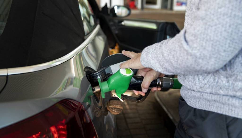 Primite se za denarnico! Pred nami občutna podražitev goriv, dizel dražji za skoraj 17 centov na liter