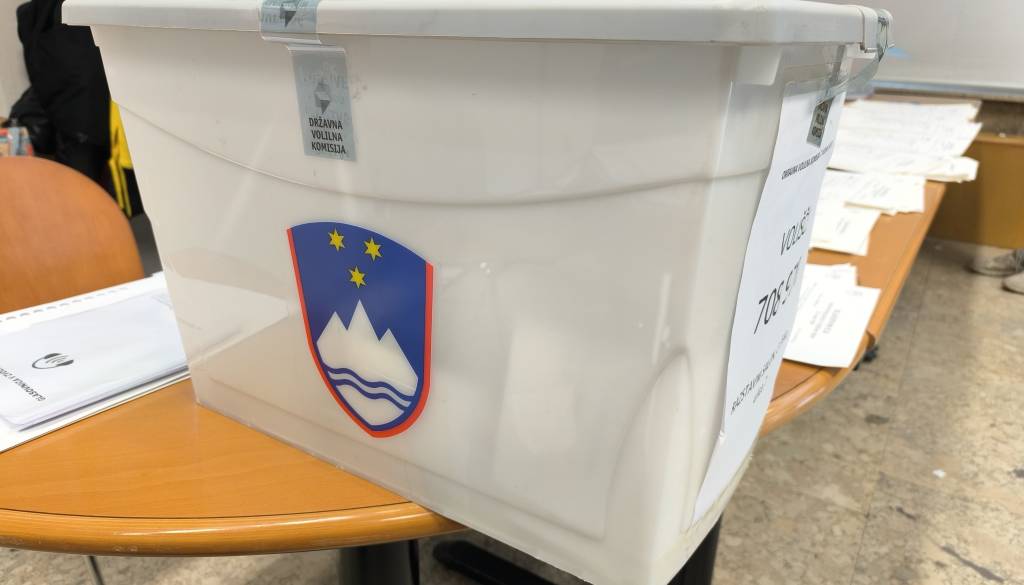 Med Svobodo in SDS 7700 glasov razlike, danes se začenja še štetje glasov po pošti