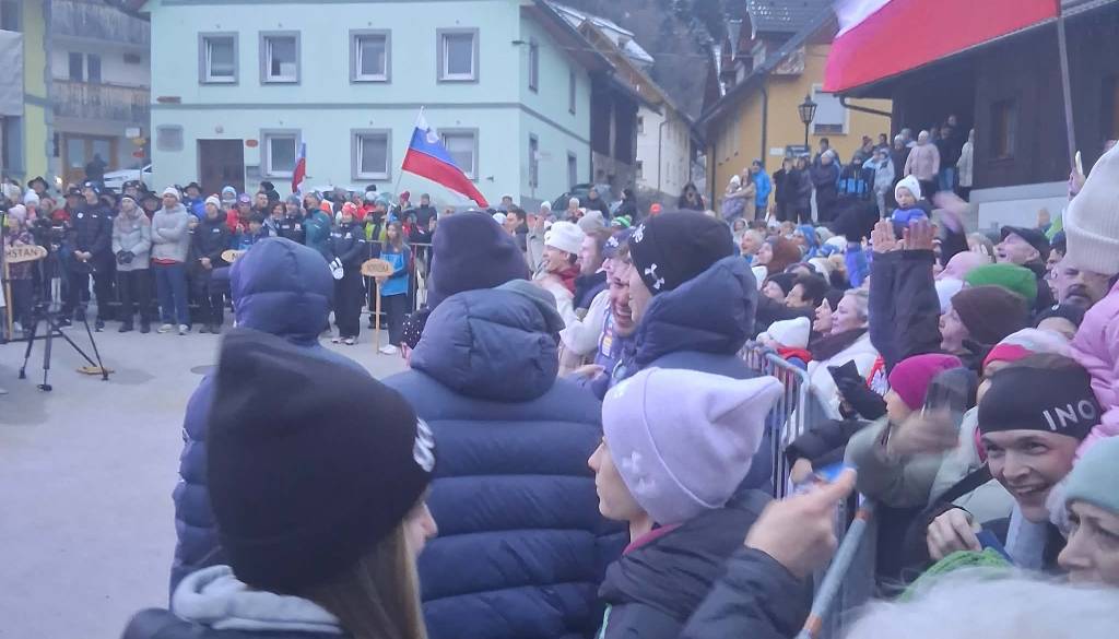 FOTO: Bralci nam pošiljate utrinke iz Planice. To vas je še posebej ganilo