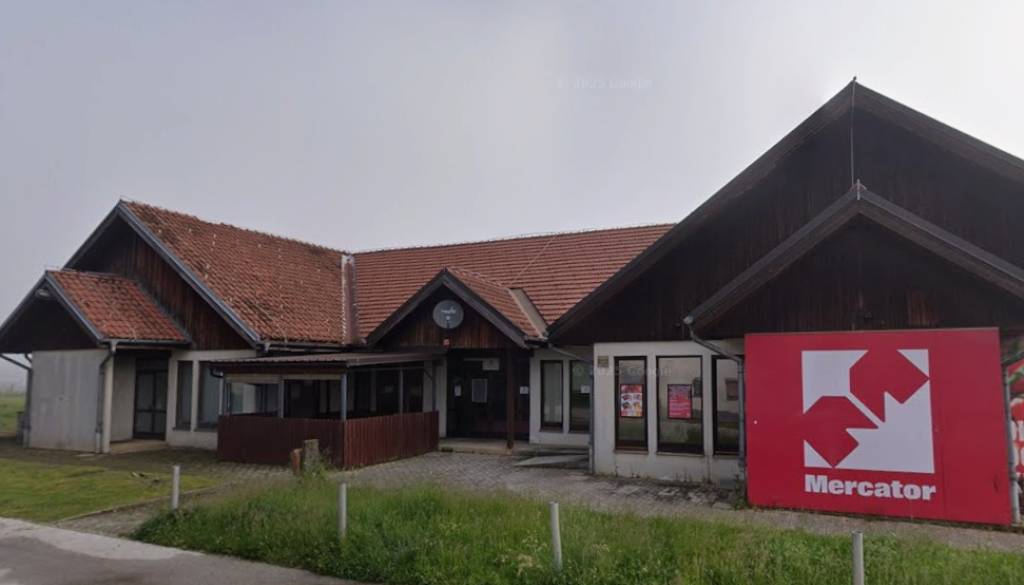 Za pol milijona evrov se prodaja bivši Mercator pri Kočevju