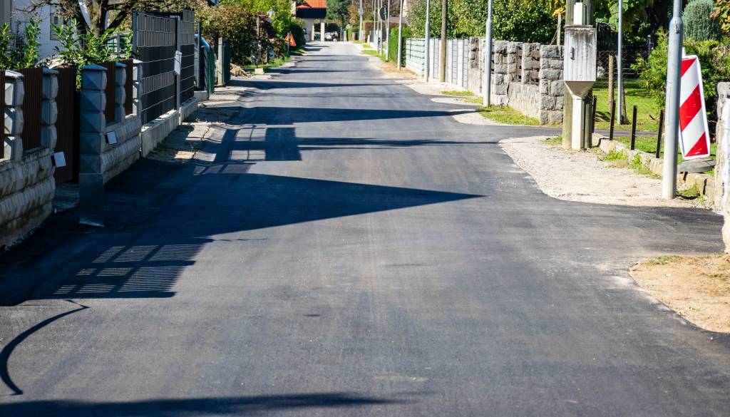 Polovica cest v slabem stanju: kako enakomeren je razvoj Ptuja v resnici?