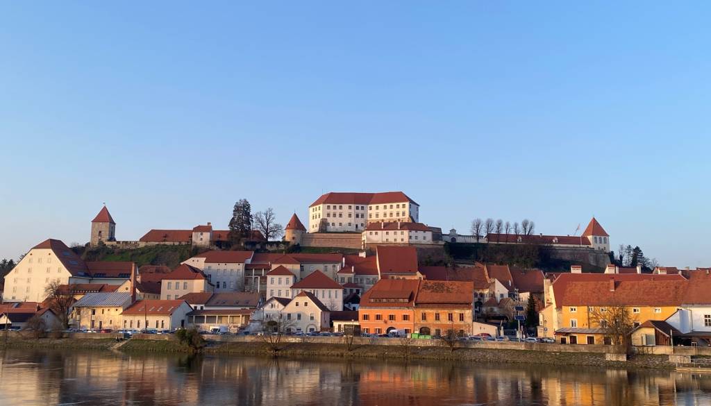 650 let ptujskega statuta ovekovečenih na novi poštni znamki
