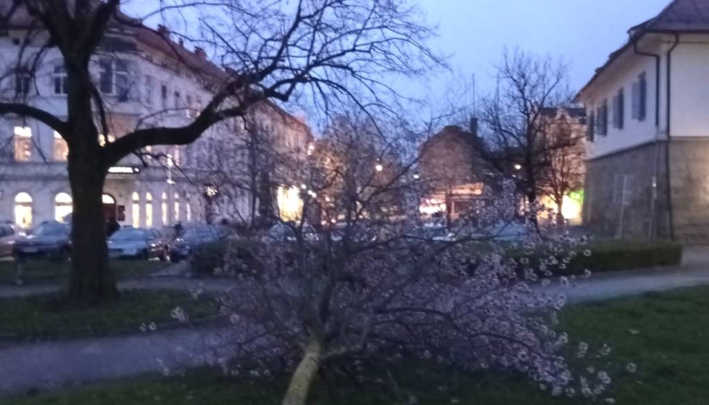 RDEČI ALARM: Nevarne razmere še vse do polnoči