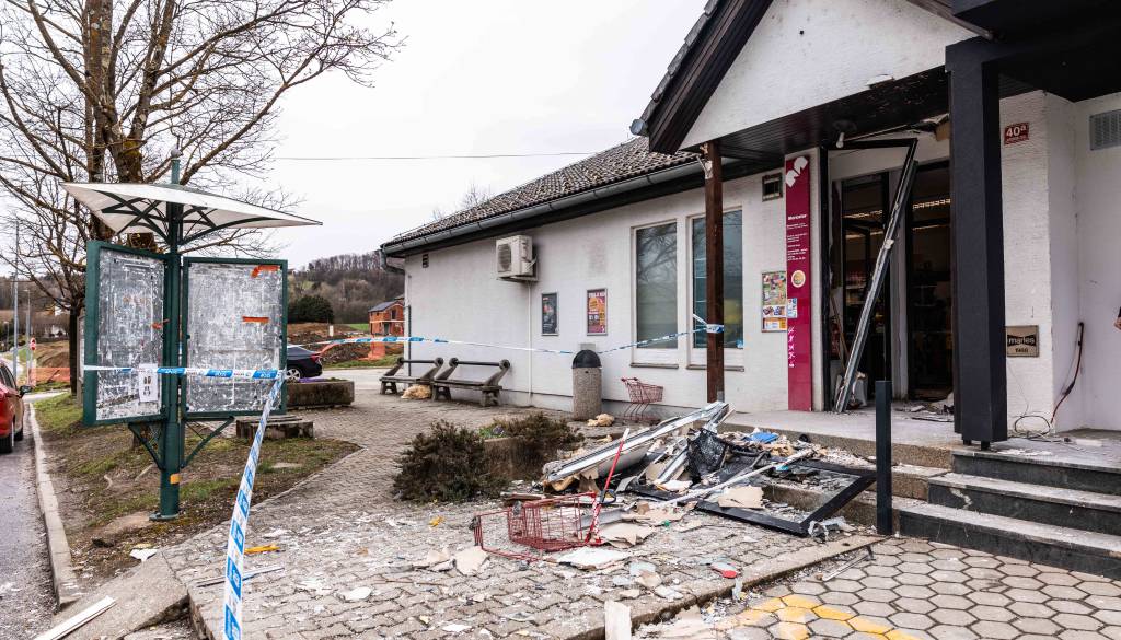Nedaleč od Maribora eksplozij sredi noči: Bankomat razstreljen, storilci na begu