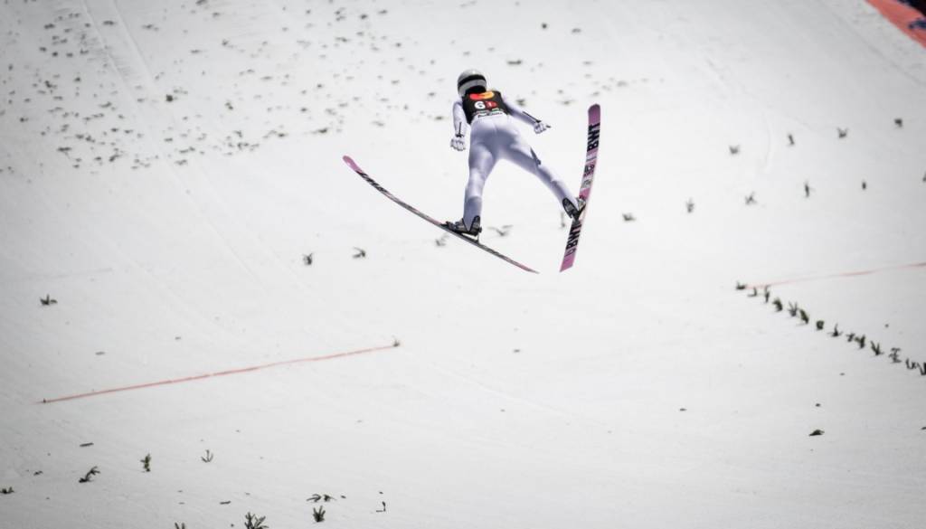 FOTO in VIDEO: Slovenski skakalci do petega mesta na ekipni tekmi