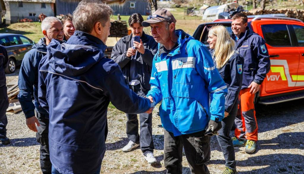 FOTO: Golob po vetrolomu pohvalil odziv in obljubil podporo države
