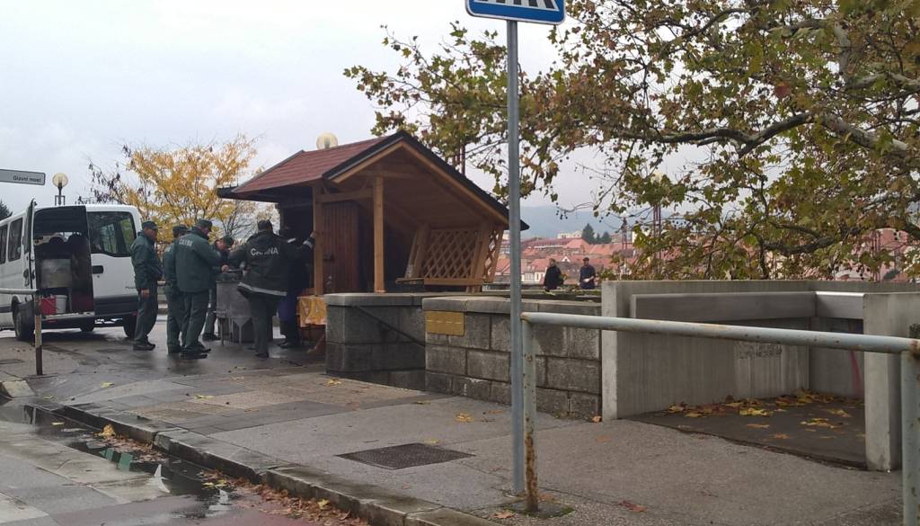 Prodajalcu ukradel en kostanj, sodišče ga je obsodilo na pogojno kazen