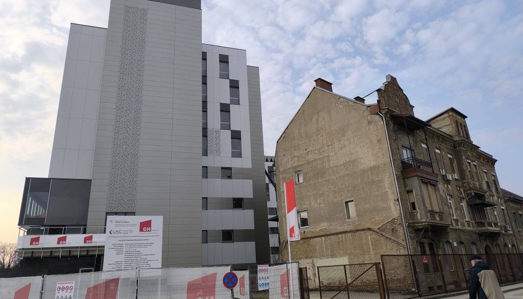 Konec dolgoletne sage: Stavba na Masarykovi bo kmalu porušena