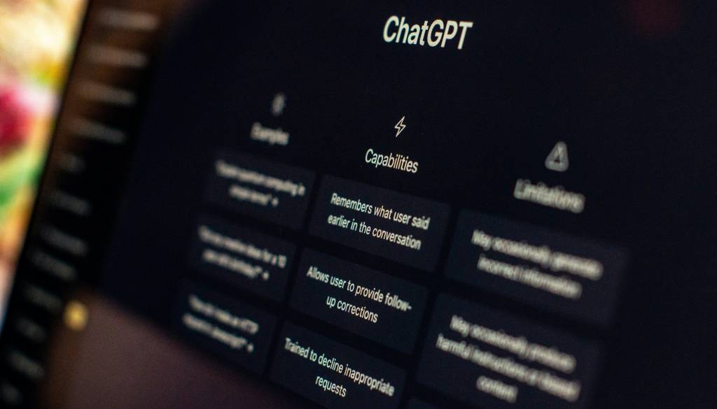 V službi brez Gmaila in ChatGPT? Odločitev, ki dviga prah