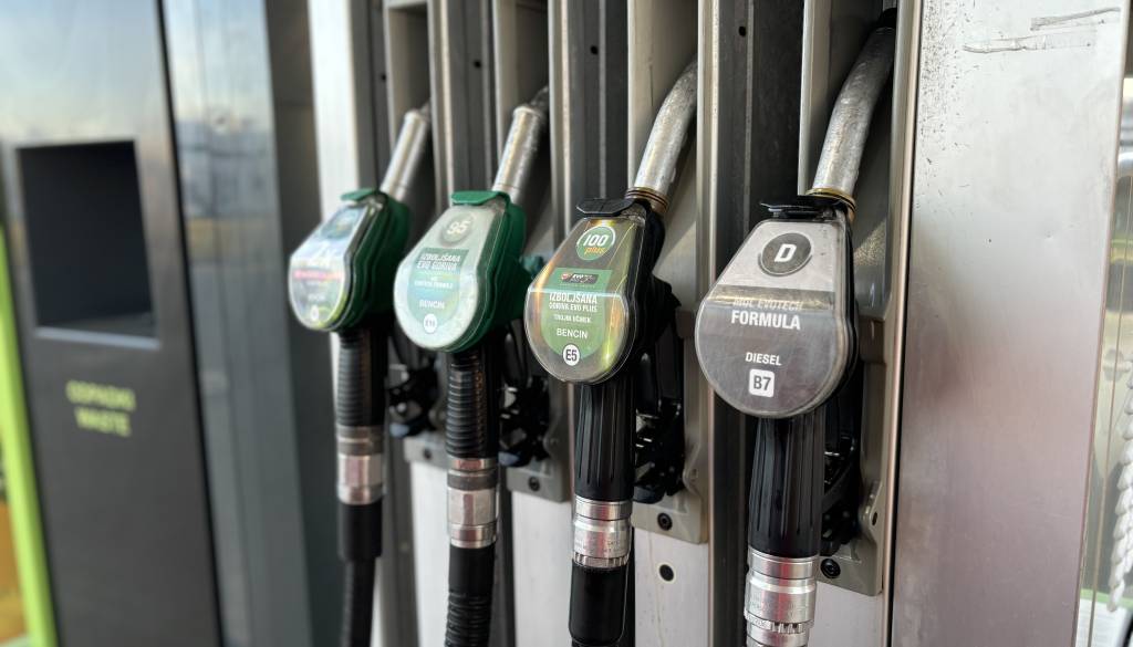 Na bencinskih črpalkah od jutri dražje: poglejte nove cene