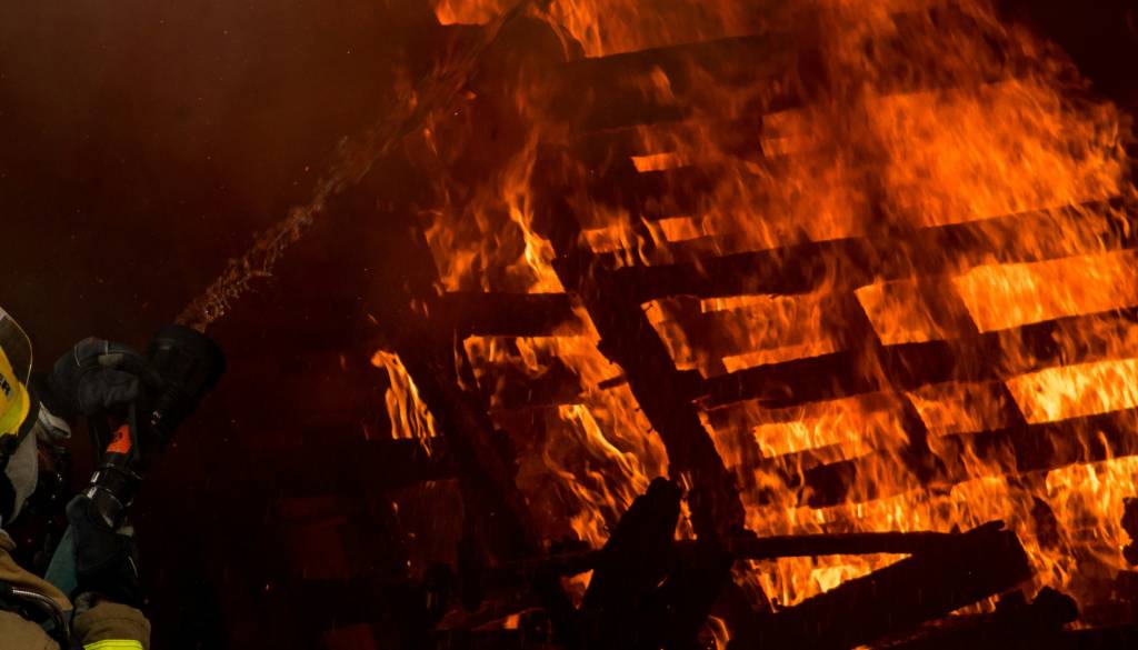 Požar na Celovški cesti, evakuirali okoli 200 ljudi