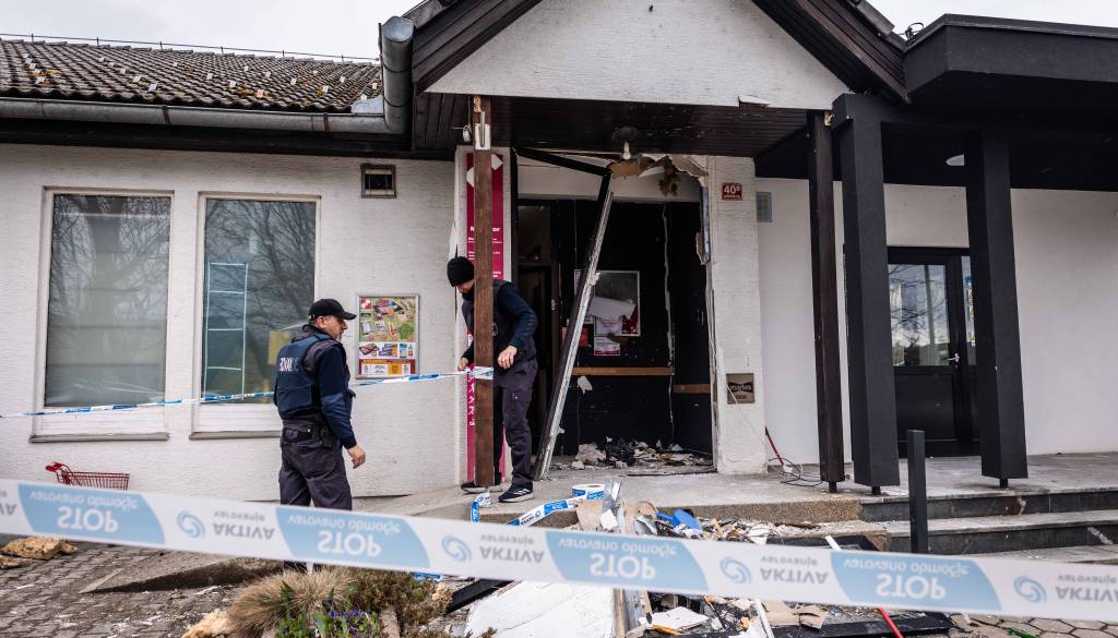 Nove podrobnosti: Bankomat nedaleč od Maribora razstrelila Romuna, policija ju dobili v ...