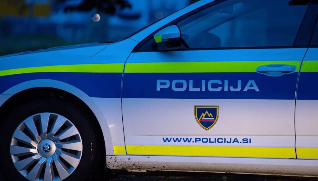V Pomurju osem prometnih nesreč v enem dnevu, posredovali tudi zaradi požara