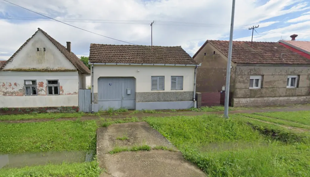 Nenavaden oglas: Par podarja hišo, telefon nenehno zvoni