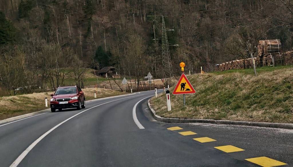 FOTO: Prenova ceste med Škofjo Loko in Železniki teče, a šele marca 2028 jo bodo končali