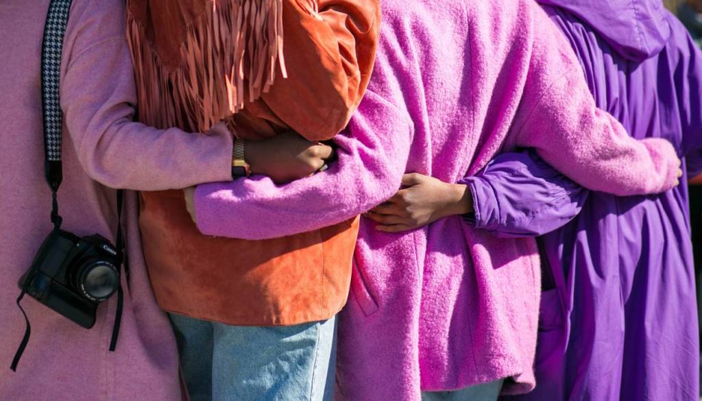 Dame, ne spreglejte! V nedeljo v Mariboru drsate, plavate in smučate brezplačno