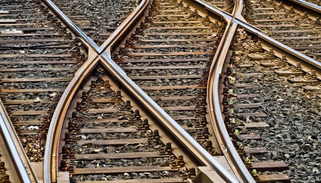 Tragična nesreča pri Mariboru, vlak zbil starejšo žensko