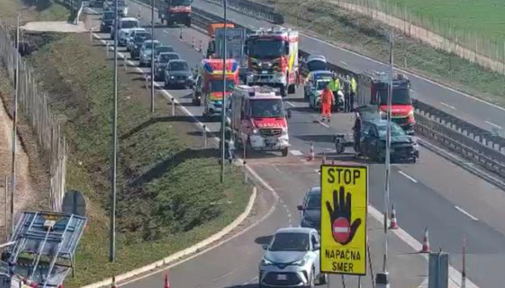 FOTO: Prometna nesreča zaprla pomursko avtocesto 