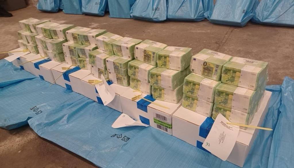 Zasegli milijone evrov in zlate palice, ki so bili na poti v Ukrajino