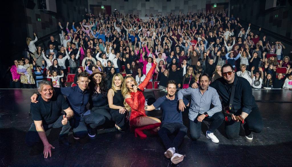 FOTO in VIDEO: Nika Zorjan pripravila nepozaben koncert ob dnevu žena v Murski Soboti