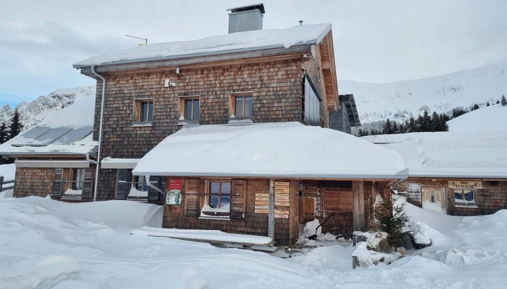 Bi vodili planinsko kočo na Kofcah? Iščejo oskrbnika