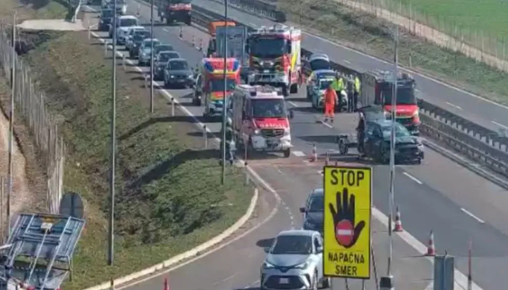 To je vzrok nesreče na pomurski avtocesti pri Turnišču, voznik trčil v signalizacijo