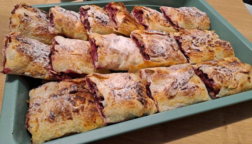 Saj ni res, pa je! Spor zaradi »popolnega recepta« za štrudelj se je končal z nožem v vratu 
