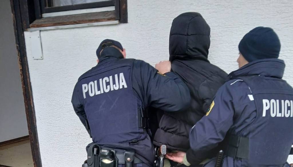 46-letnik izsiljeval namišljen dolg in napadel žrtev