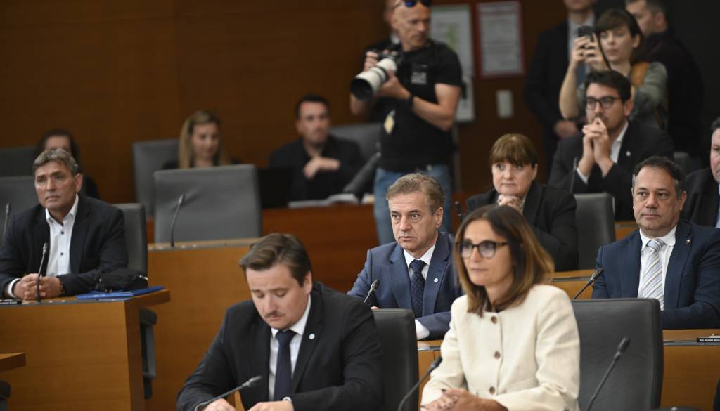 FOTO: Novi poslanci danes prvič skupaj. Odločali bodo, kdo bo predsednik državnega zbora