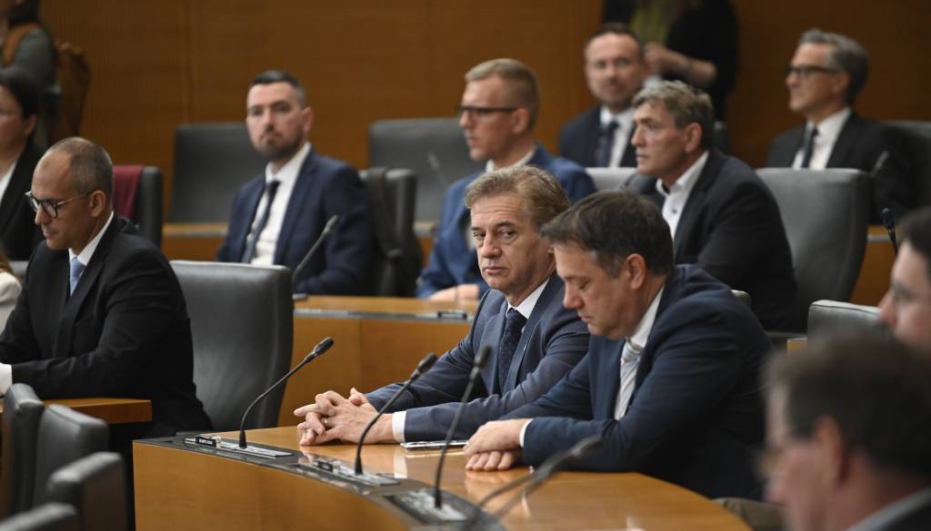 FOTO: Novi poslanci danes prvič skupaj. Odločali bodo, kdo bo predsednik državnega zbora