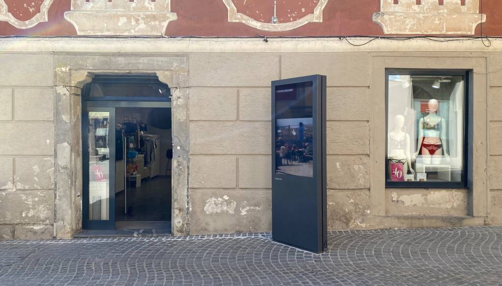 20 let delovanja v starem mestnem jedru, nato premik v trgovski center. Zakaj?