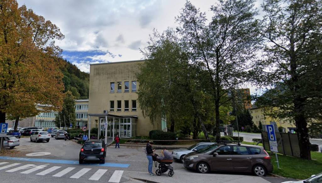 Vlada v načrt uvrstila več več zdravstvenih projektov, za prenovo Zdravstvenega doma Jesenice dober milijon