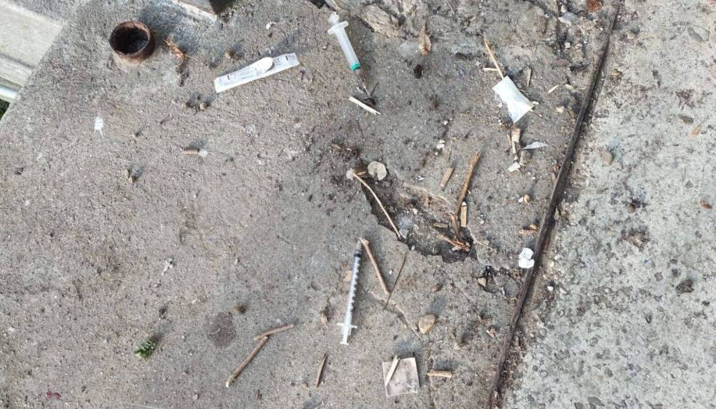 Munc šokiral: »Igle, iztrebki in otroci v centru Ljubljane – koga briga?«