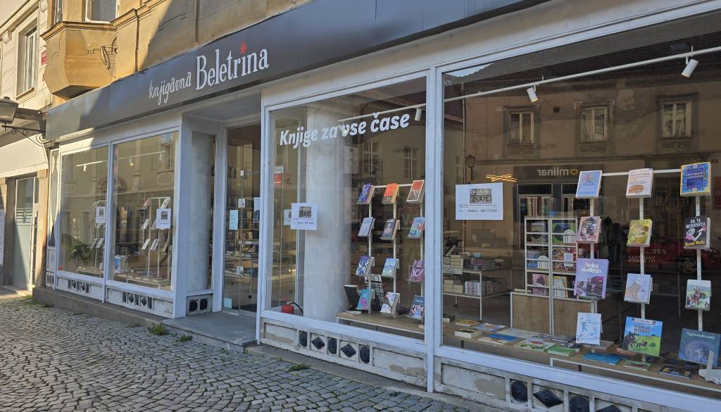 Po slovesu knjig iz Grajskega trga, prostor nekdanje Beletrine išče novega najemnika 