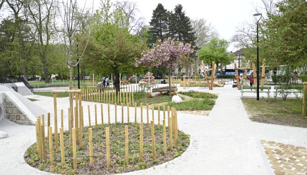 FOTO in VIDEO: Bloudkov park po prenovi šokiral obiskovalce – poglejte, kaj vse se je spremenilo!