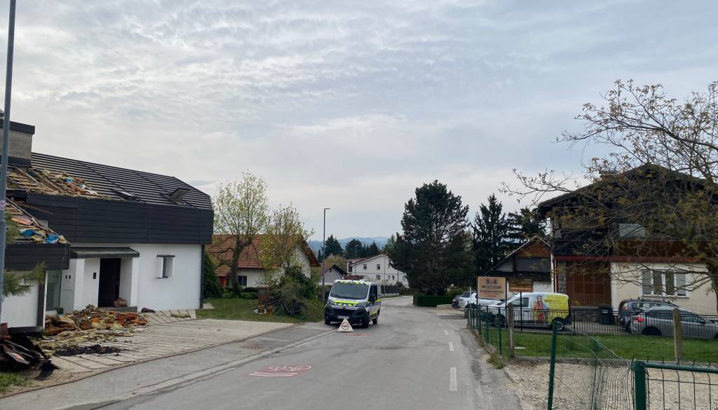 Požar v garaži zajel hišo na območju Ptuja, škode za okoli 100.000 evrov