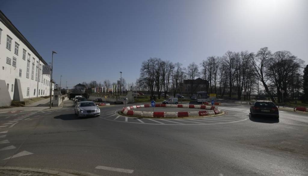Brez izvajalca za »plastično« ptujsko krožišče, ministrstvo zavrnilo obe ponudbi